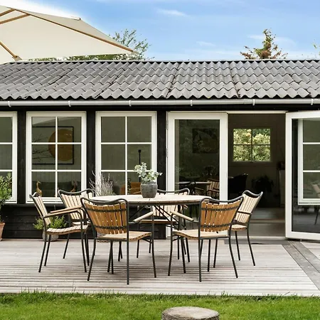 Bright And Classic House Near Hove * Asnæs